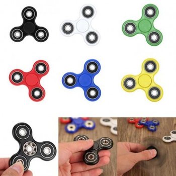 *** VAIRUMTIRDZNIECĪBAS PIEDĀVĀJUMS *** FIDGET SPINNERI (200 gab.)