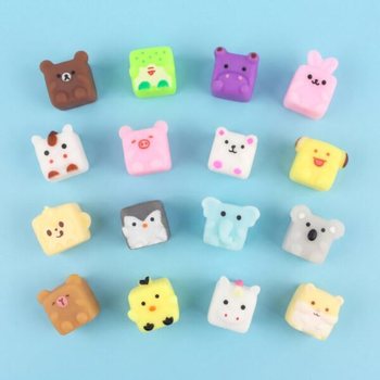 Mīkstās rotaļlietas &bdquo;Squishy Cube Animals&ldquo; laimes akām displejā (96 gab.)
