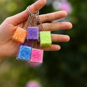 Atslēgu piekariņ&scaron; ar kuba labirinta spēli (48 gab.)