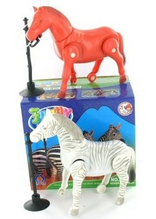 MANĒŽA ZIRGS UN ZEBRA KĀRBĀ