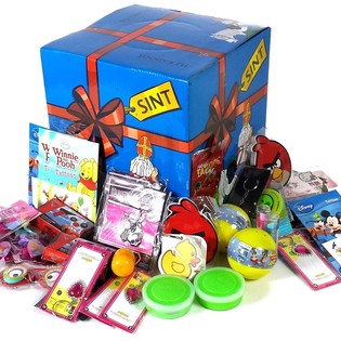 Sinterklaas / Sv. Nikolaja dāvanu kaste ar pārsteigumiem - 112 gab.