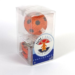 HOLLAMPS - Gaismas virtene ar oranžām futbola bumbām