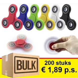 *** VAIRUMTIRDZNIECĪBAS PIEDĀVĀJUMS *** FIDGET SPINNERI (200 gab.)